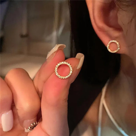 Brincos pequenos círculos para mulheres, cor dourada, cristal, minimalista, delicado, coreano, festa, moda verão, acessórios de joias