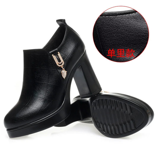 Zapatos de plataforma cómodos de piel suave y antideslizantes con boca profunda para mujer, primavera 2024, tacones altos negros de bloque para oficina y madre.