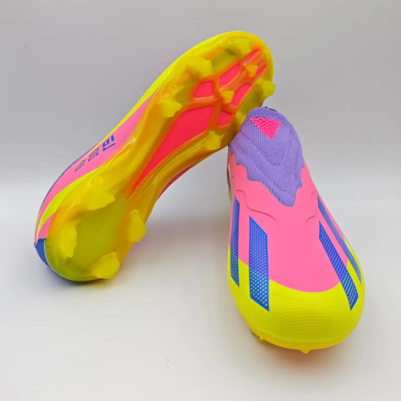 Ultralight Men Soccer Shoes Cleats Non Slip Football Field Boots Grass Sport Society Training Unisex Professional Women Sneaker