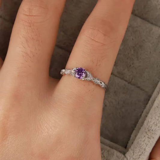 Anillo de mujer con circonita amatista de estilo lujoso y ligero de plata, anillo de temperamento con gema de moda simple europea y americana