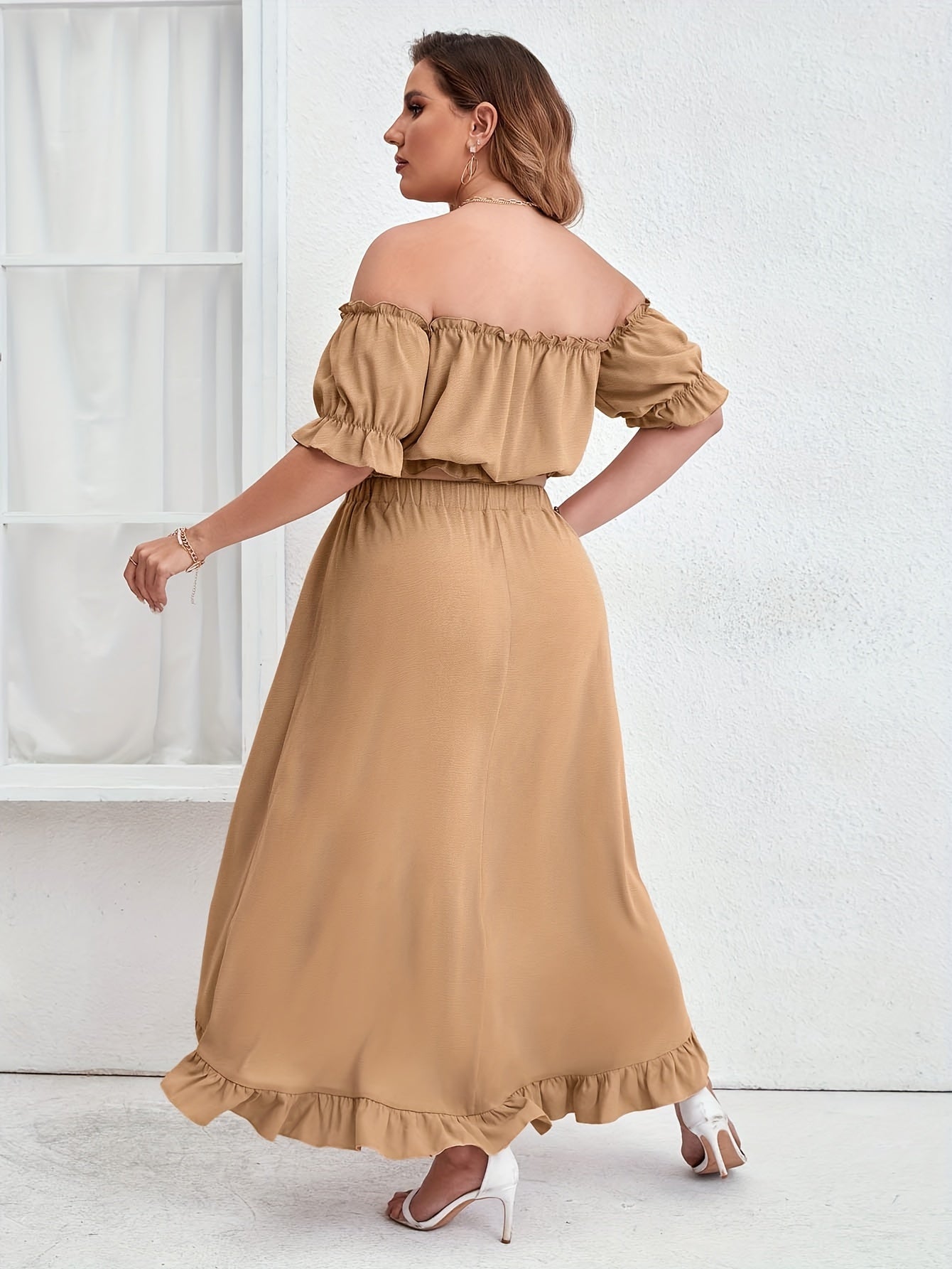 Conjunto de dos piezas con falda y ribete de lechuga, top de manga corta con hombros descubiertos y falda con cintura elástica, tallas grandes para mujer.