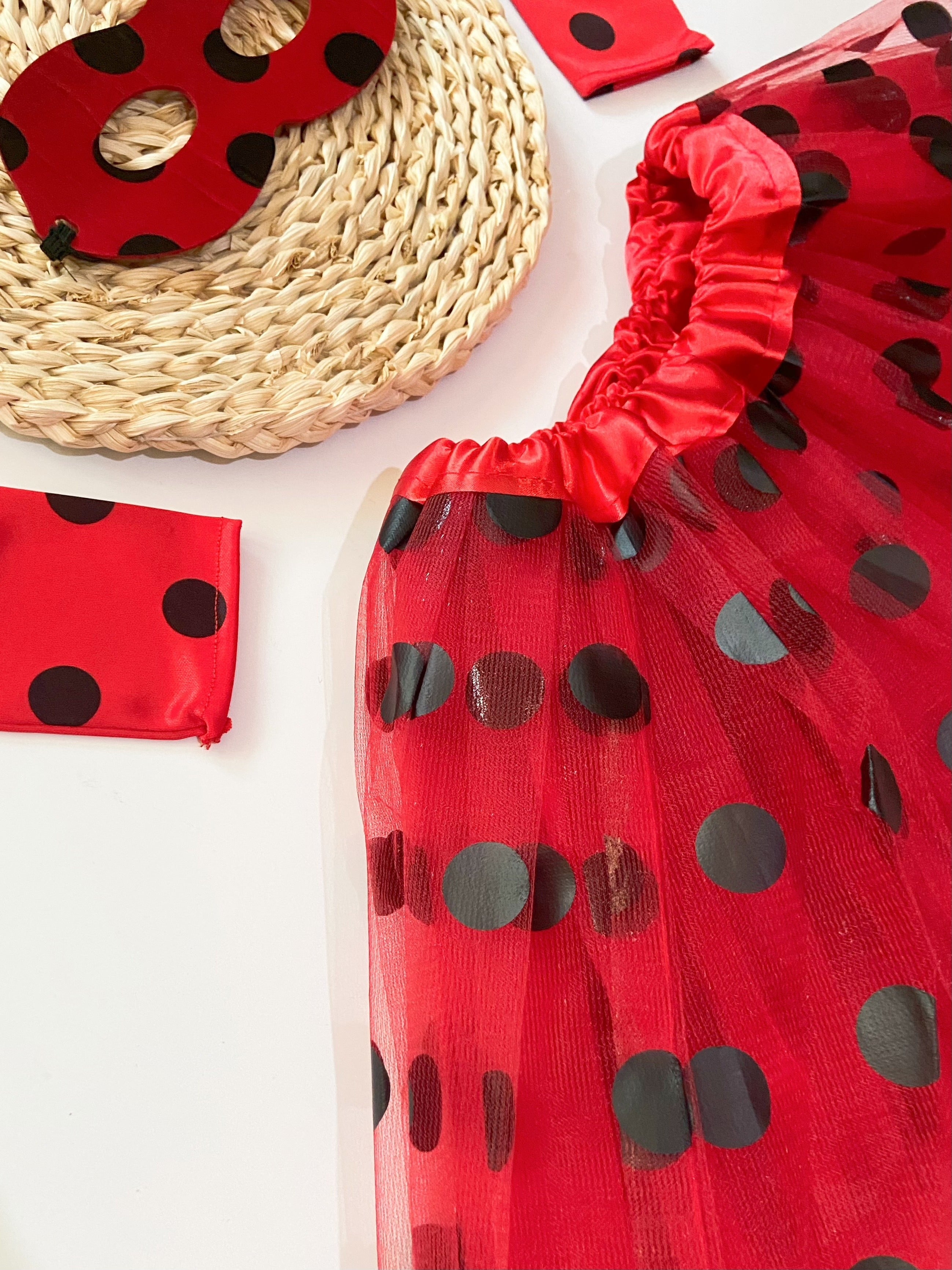 Adorable disfraz de mariquita para niña: disfraz de escarabajo superhéroe de 3 piezas con falda de tutú, guantes y diadema, perfecto para Halloween y fiestas.