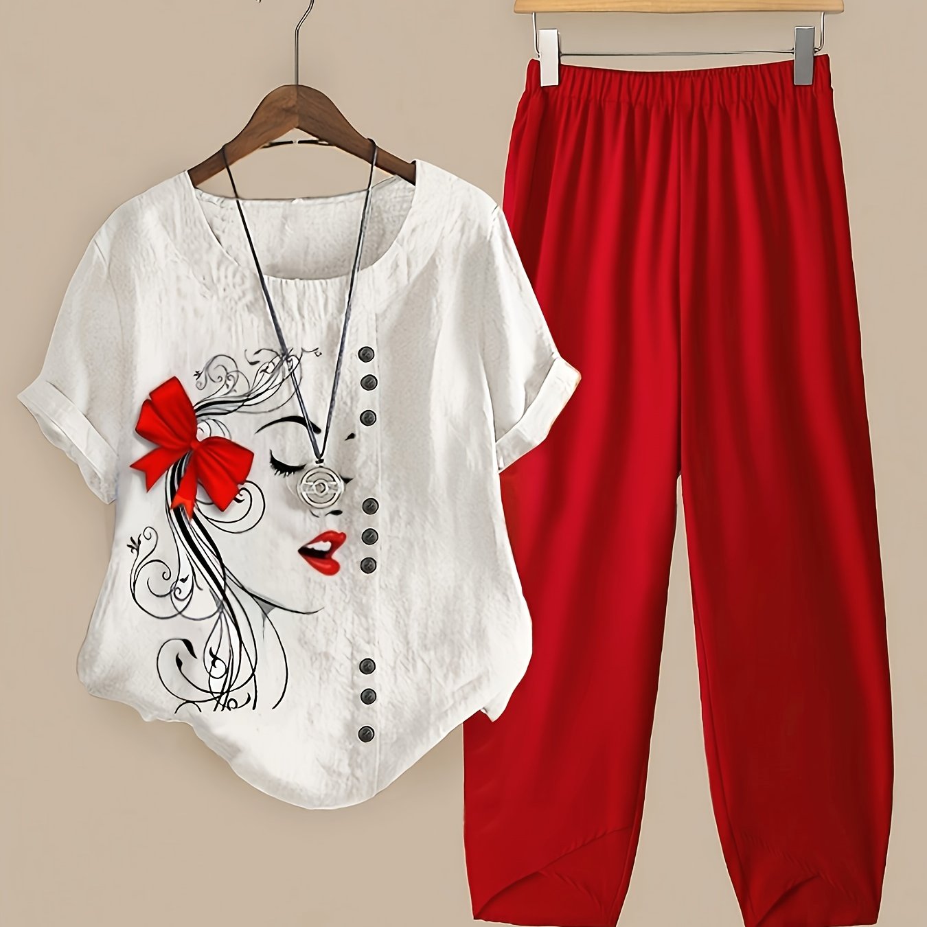 Plus Size Women'S Printed Top & Cropped Pants Set - Vacation Style, Crew Neck, Non-Stretch Fabric with Pocket Detail, Portrait Pattern, Lash Sets for Casual Wear, Vacation Outfit | Playful Print Top | Polyester Fabric