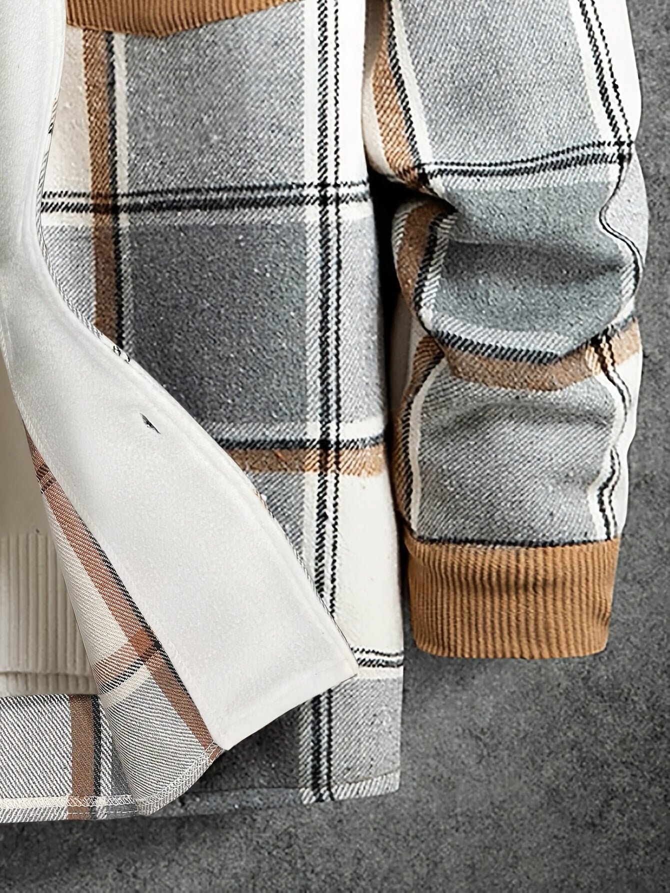 1pc Men'S Casual Plaid Fleece Jacket, Thickened Outerwear with Button Closure, Polyester Fabric, Non-Stretch, Regular Fit, Autumn/Winter Season, Solid Color Pocket Detail
