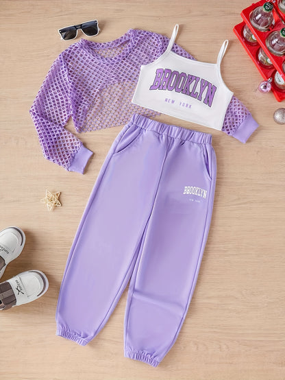 Conjunto de 3 piezas para niñas: camiseta con letras Brooklyn, top playero y pantalón deportivo. Versátil para uso informal de verano y exterior.