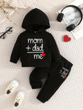 Conjunto de sudadera con capucha y pantalones de manga larga con estampado de letras "Love Dad and Mom" ​​de dos piezas para niños pequeños, ideal para exteriores.