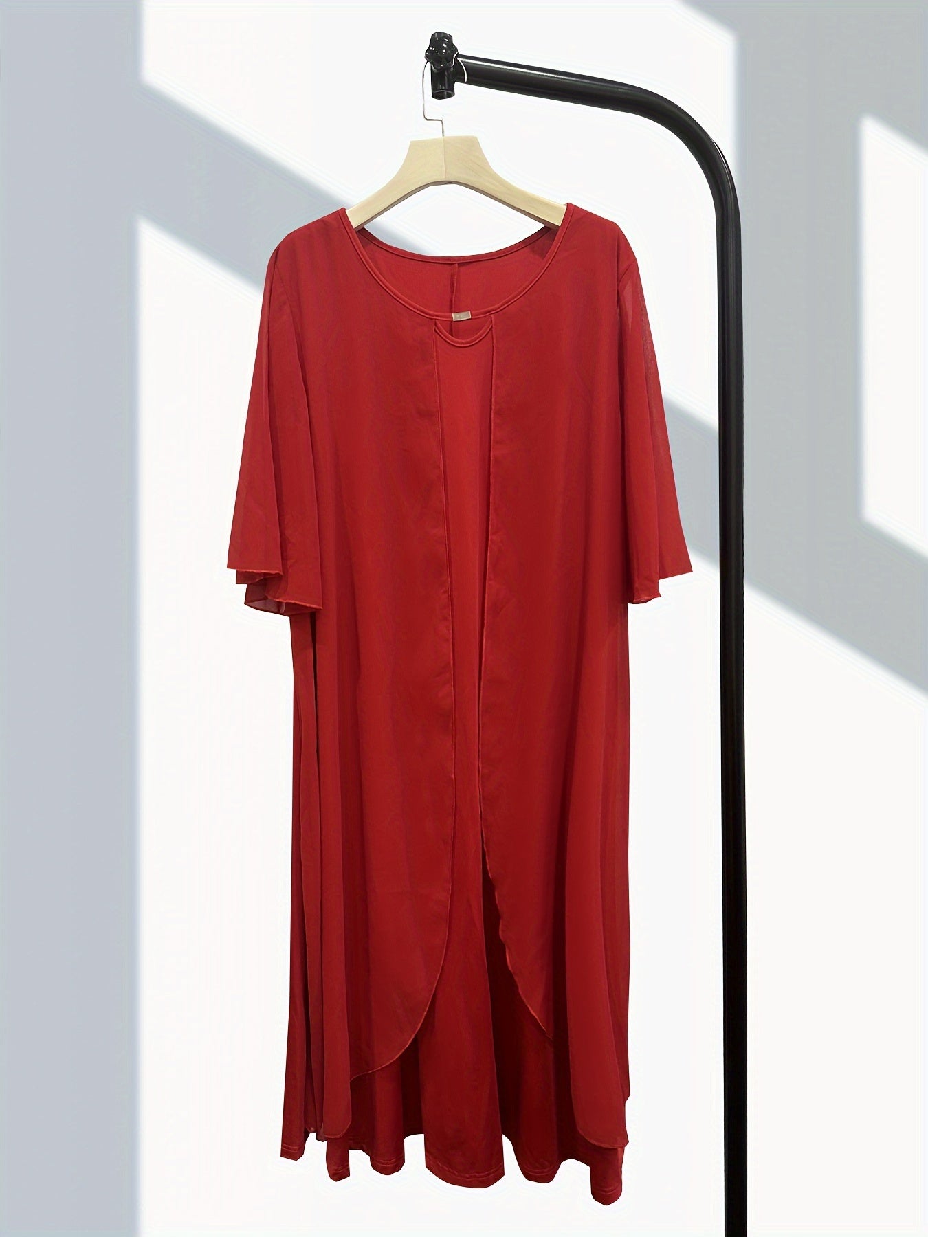 Elegant Plus Size Chiffon-Look Dress for Women - Crew Neck, Short Sleeve with Metallic Detail, Perfect for Spring/Summer/Fall