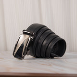 Set de regalo de 6 piezas para hombre: billetera de cuero, cinturón de acero inoxidable, vaso con tapa, llavero, tarjeta y flores artificiales. Ideal para cumpleaños, San Valentín, Día del Padre y Navidad.
