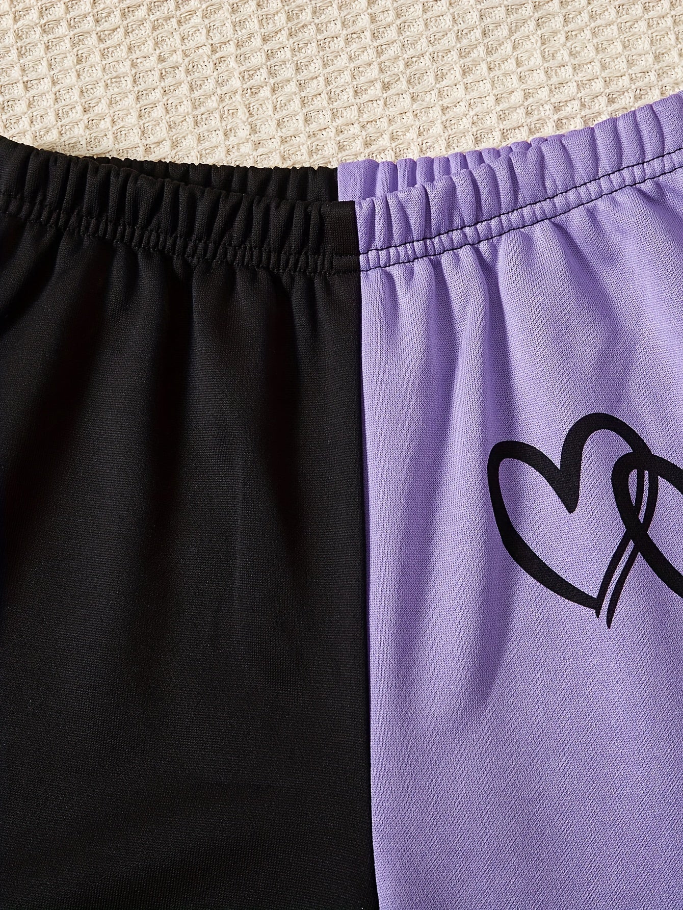 Conjunto para niña: camisola con estampado de corazones, top de manga larga y pantalón de exterior con bloques de color. Conjunto informal de 3 piezas para primavera y otoño. Regalo.