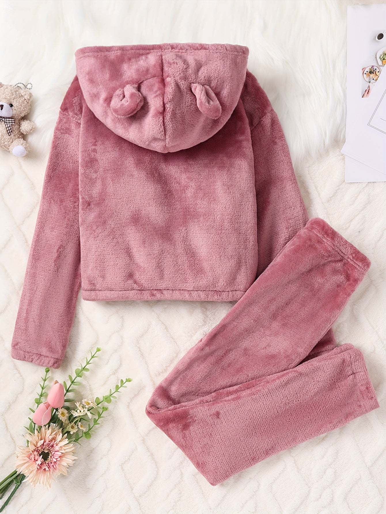 Conjunto de 2 piezas para niña con diseño de orejas de animal y terciopelo grueso, con capucha cálida, manga larga y pantalón largo, ideal para uso diario en otoño e invierno.