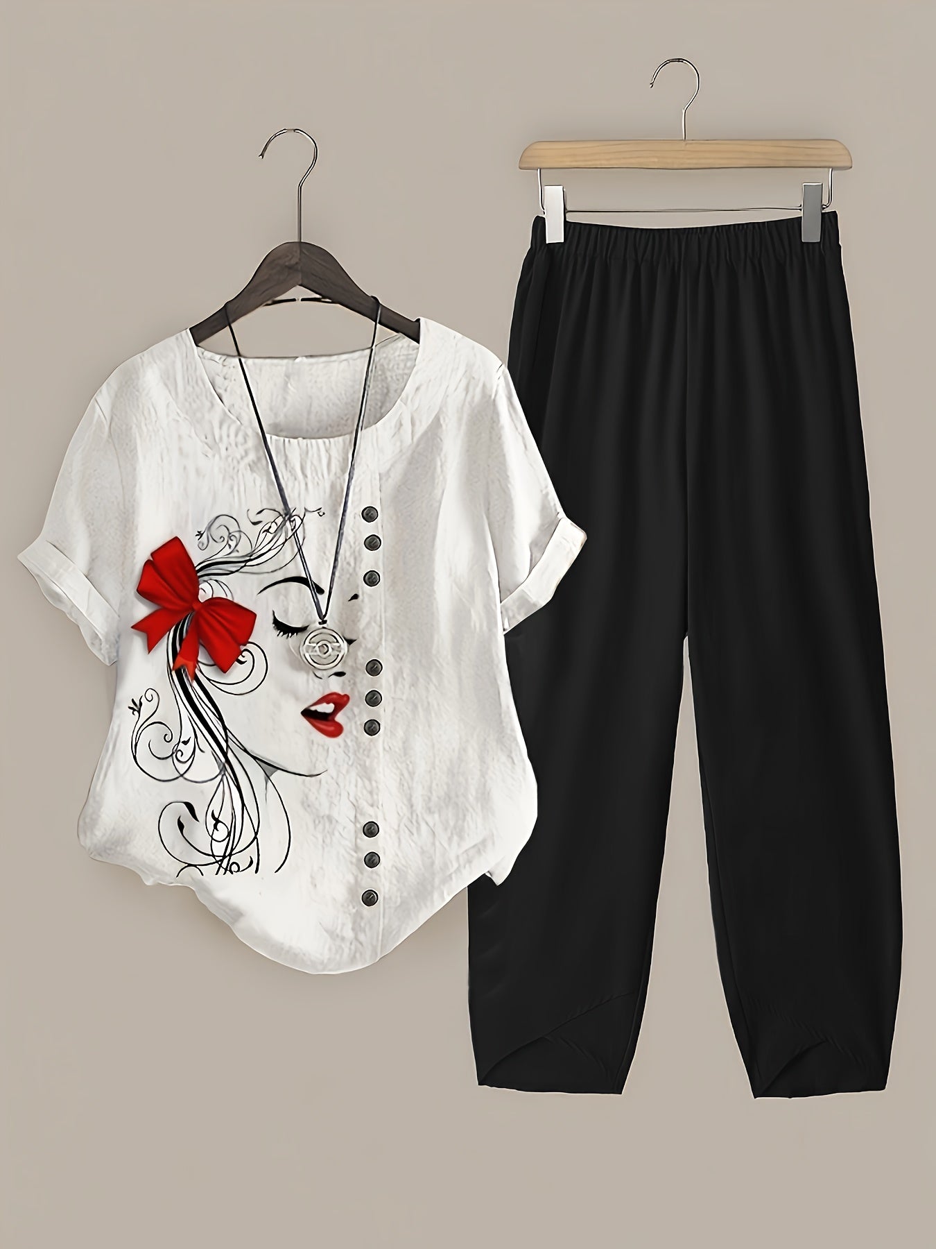 Plus Size Women'S Printed Top & Cropped Pants Set - Vacation Style, Crew Neck, Non-Stretch Fabric with Pocket Detail, Portrait Pattern, Lash Sets for Casual Wear, Vacation Outfit | Playful Print Top | Polyester Fabric