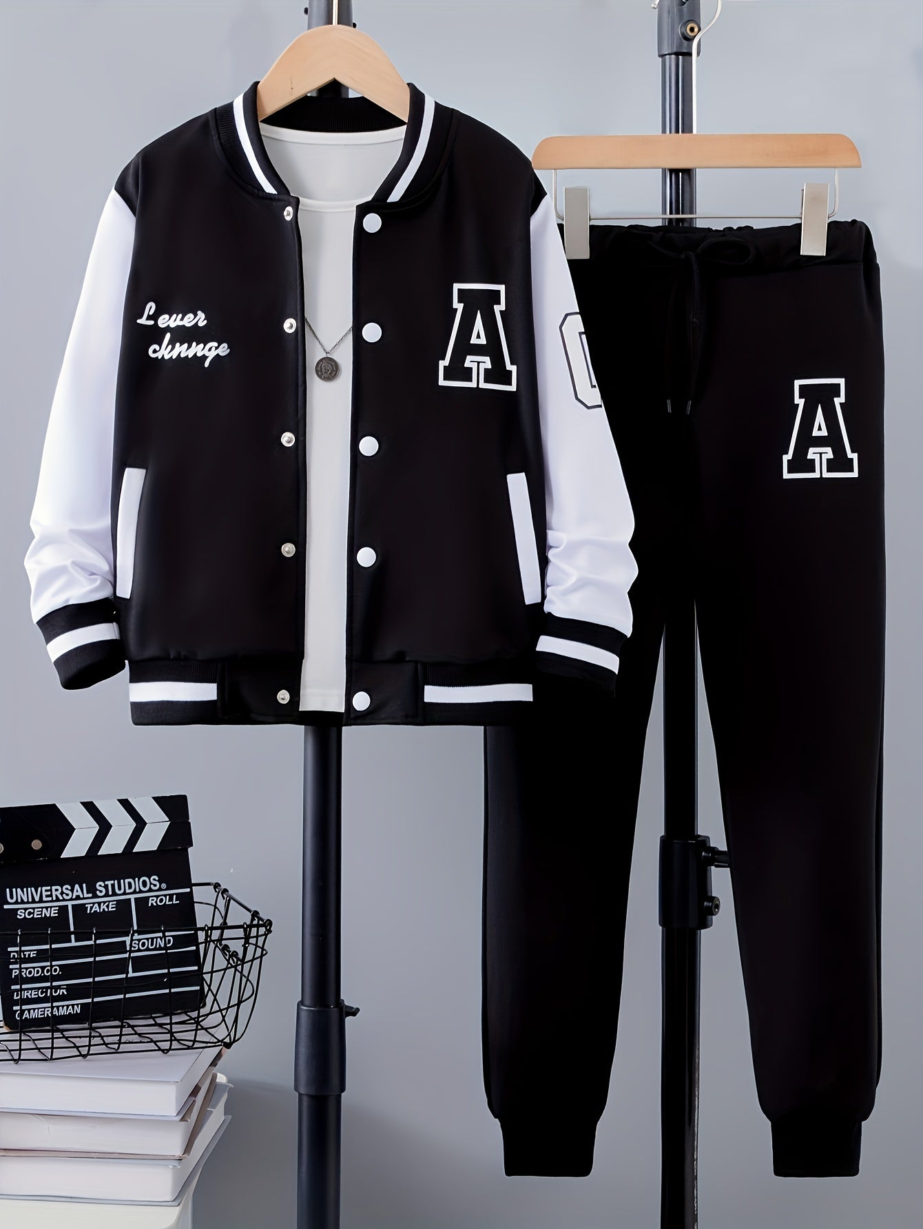 Conjunto de 2 piezas de chaqueta universitaria con estampado de letras para niño, chaqueta bomber y pantalón estilo preppy, ropa infantil para otoño e invierno, uso diario y al aire libre, como regalo.