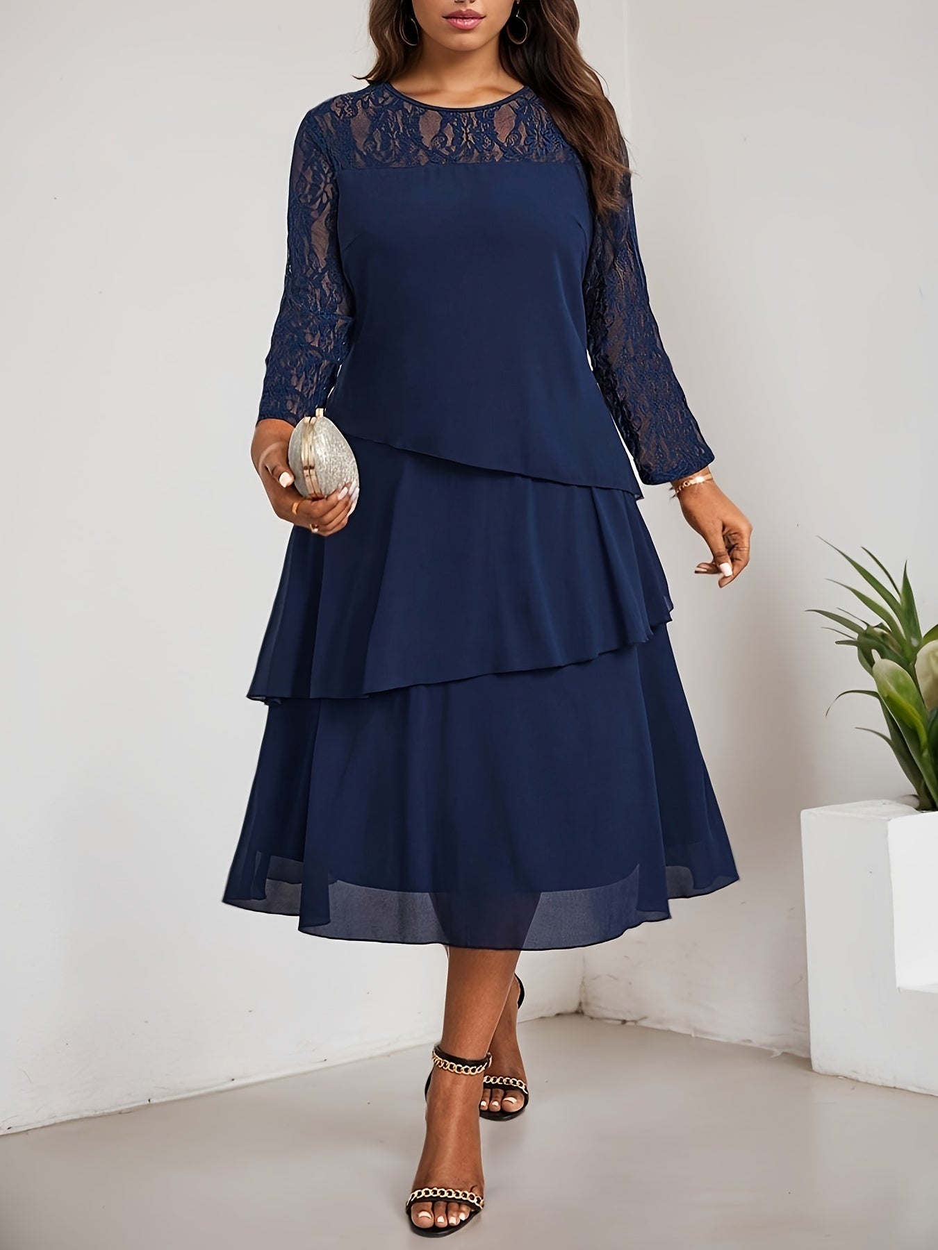 Vestido midi elegante de talla grande, poliéster, cuello redondo, manga larga, corte entallado y acampanado, con detalle de encaje en contraste, para primavera/otoño.