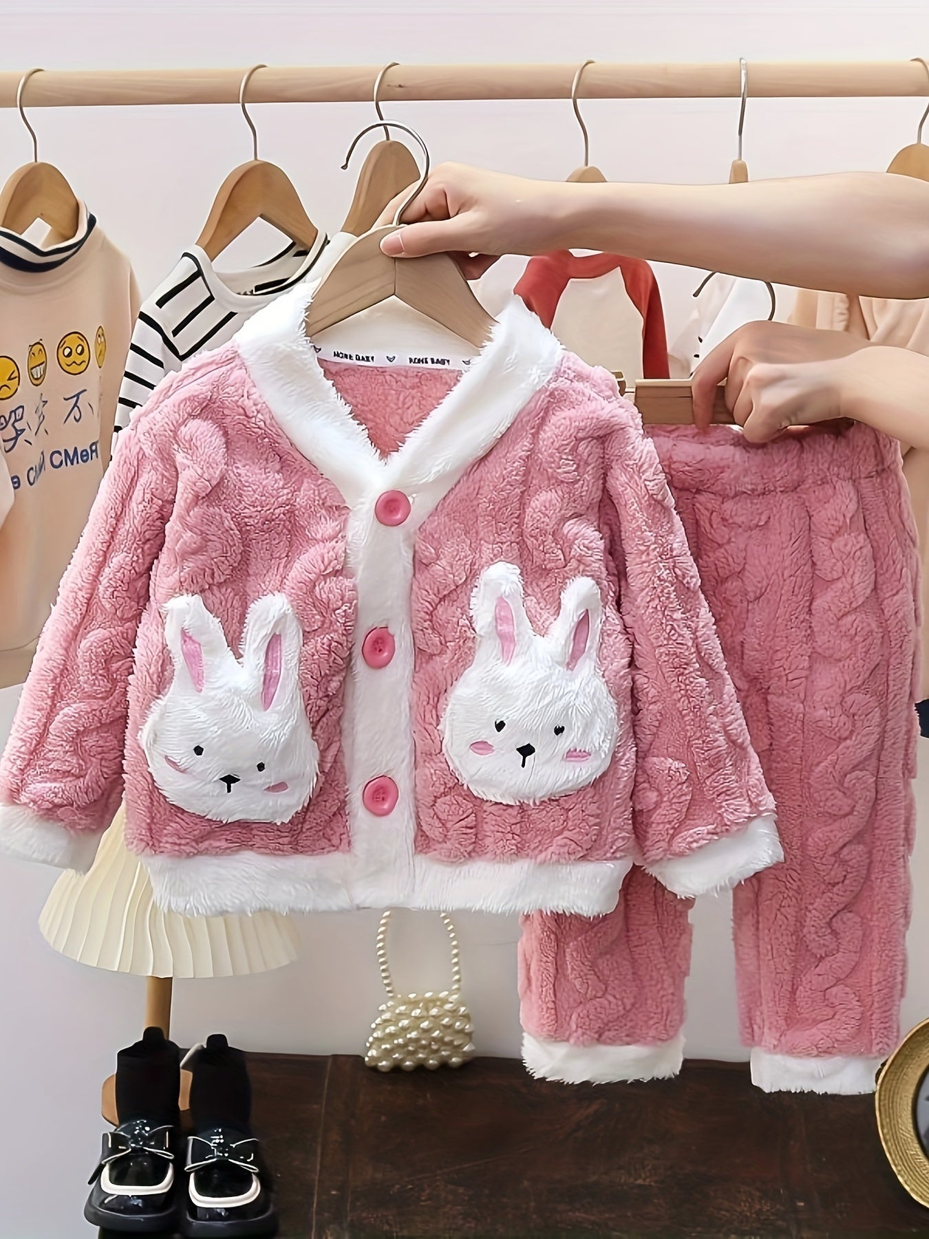 Coral Fleece Pajamas Set, Thickened And Warm Homewear for Girls.