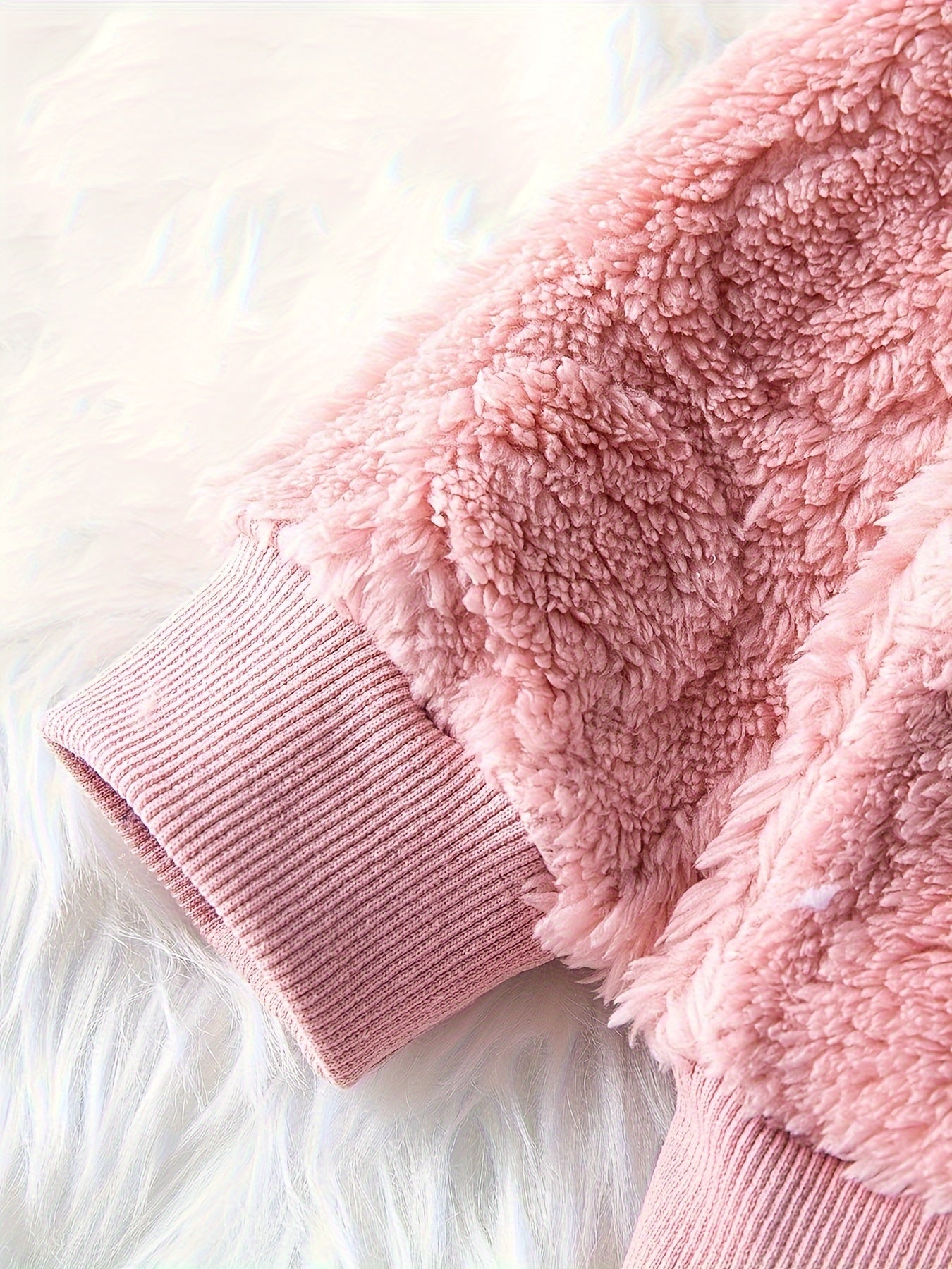 Casual Plush Animal Pattern Crew Neck Pullover Lash Set for - Cozy Warm Fall/Winter Long Sleeve and Pants Outfit, 100% Polyester Non-Stretch Knit Fabric for Weekend Casual Wear - Keep Away from Fire