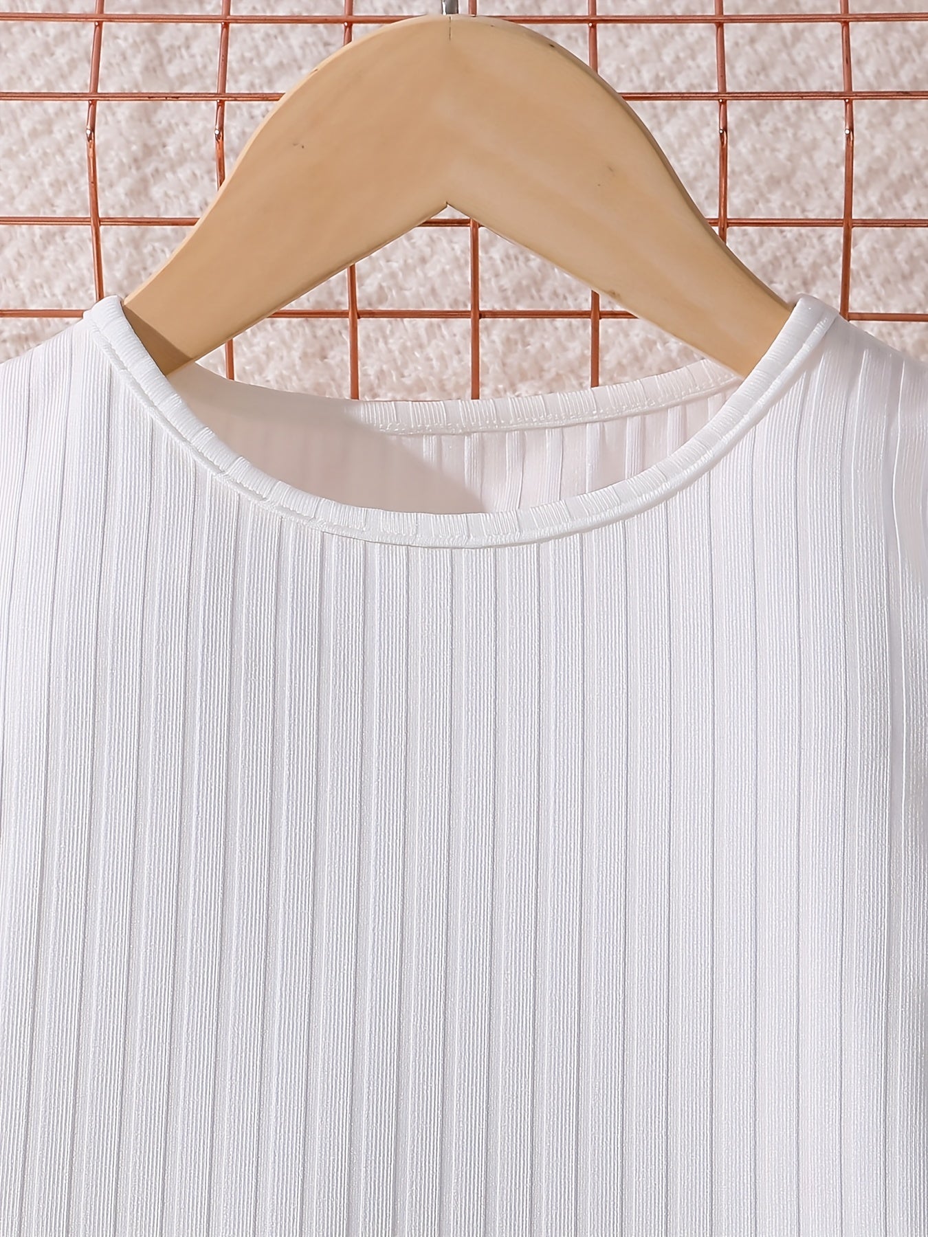 Conjunto elegante de 2 piezas para niña: camiseta de manga larga y pantalón recto con detalle de cadena metálica. Perfecto para otoño/invierno. Lavable a máquina. Ideal para exteriores.