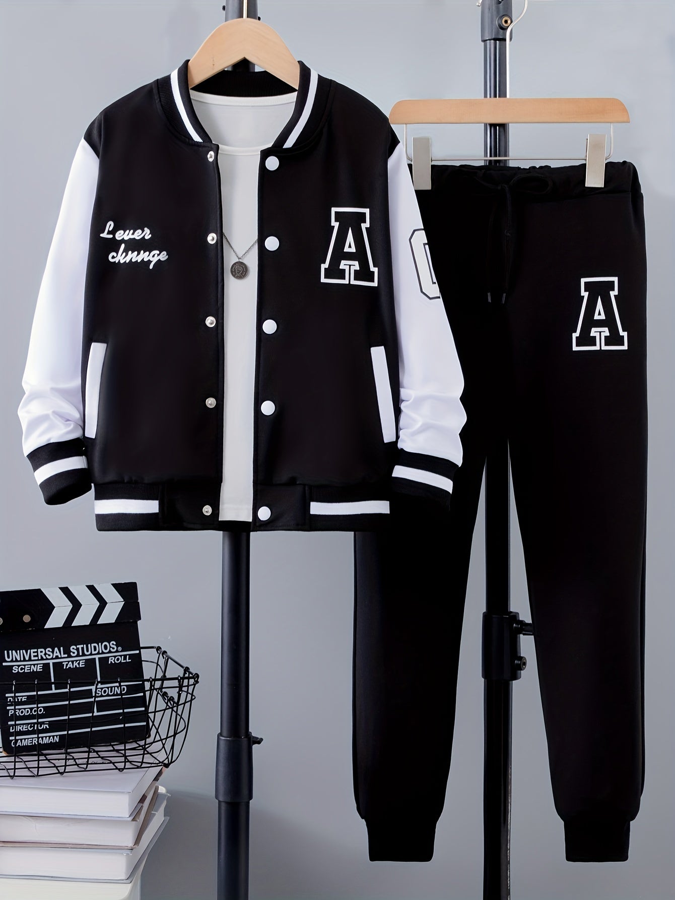 Conjunto de 2 piezas de chaqueta universitaria con estampado de letras para niño, chaqueta bomber y pantalón estilo preppy, ropa infantil para otoño e invierno, uso diario y al aire libre, como regalo.