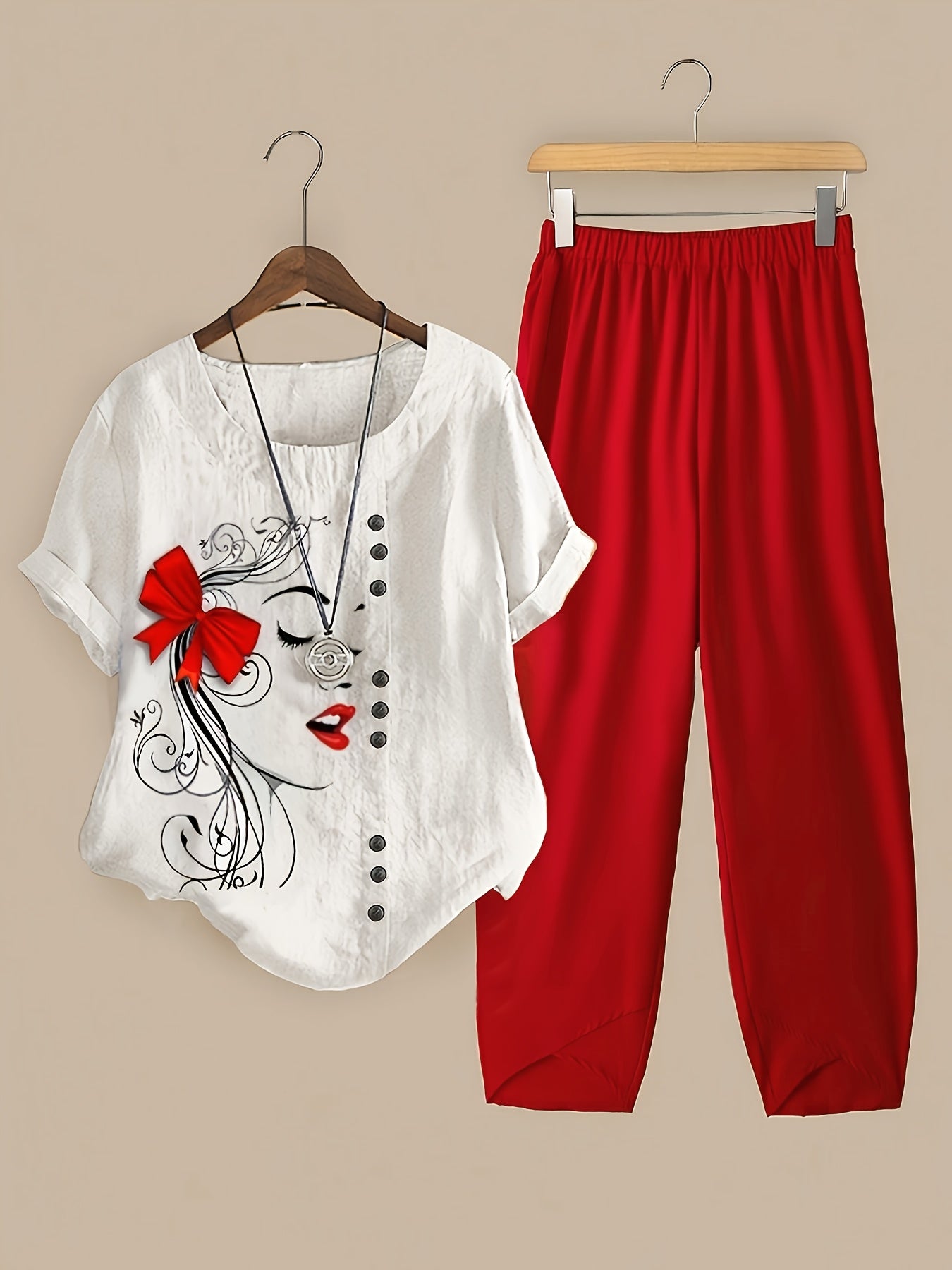 Plus Size Women'S Printed Top & Cropped Pants Set - Vacation Style, Crew Neck, Non-Stretch Fabric with Pocket Detail, Portrait Pattern, Lash Sets for Casual Wear, Vacation Outfit | Playful Print Top | Polyester Fabric