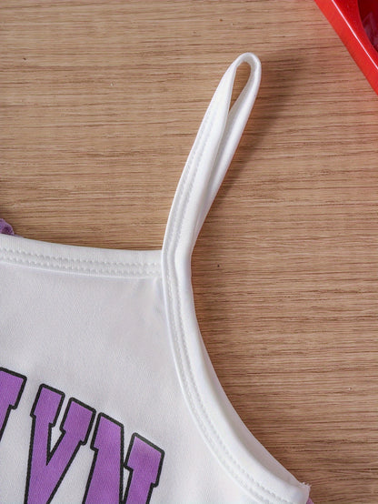 Conjunto de 3 piezas para niñas: camiseta con letras Brooklyn, top playero y pantalón deportivo. Versátil para uso informal de verano y exterior.