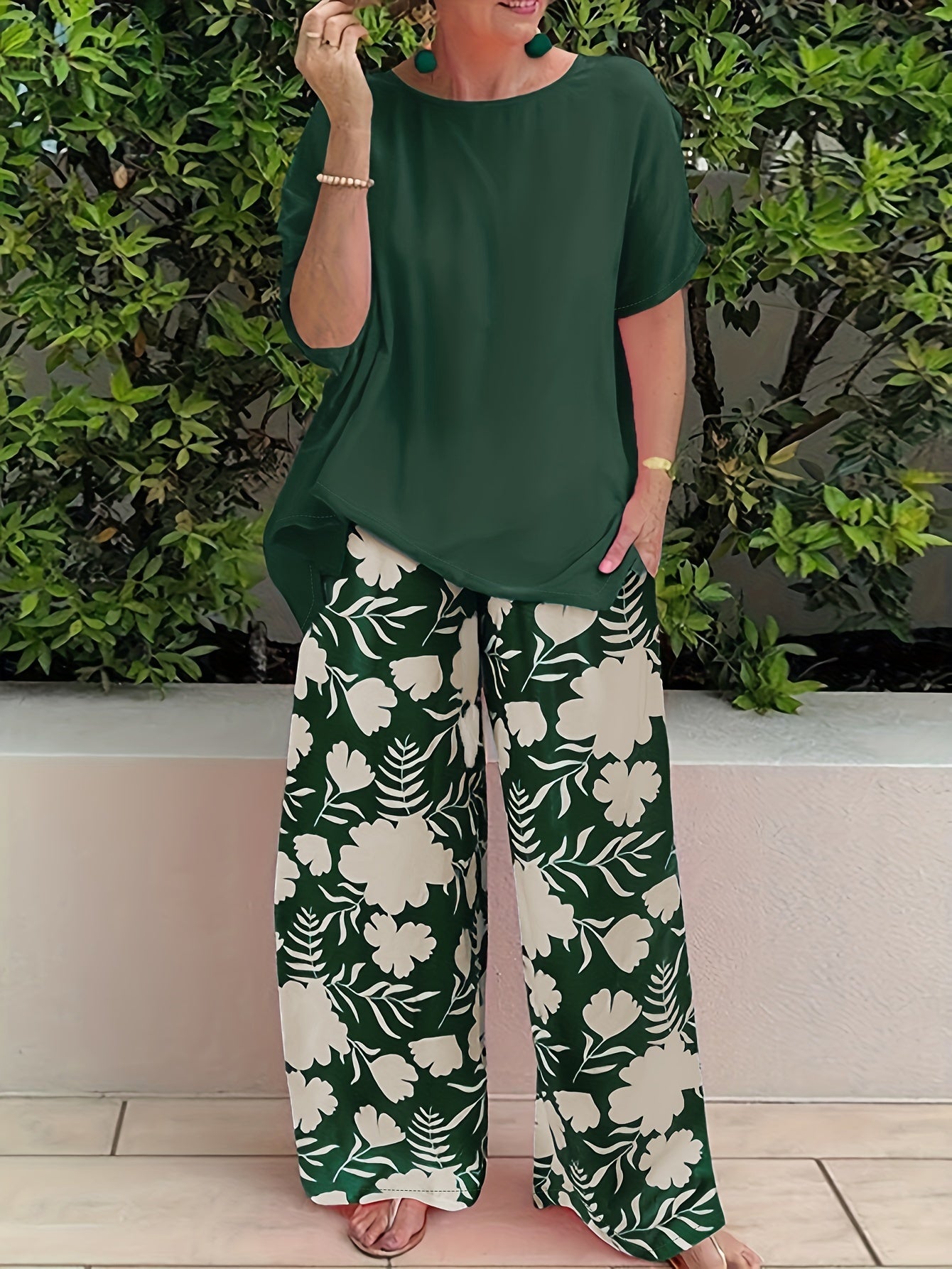 Plus Size Elegant Two-piece Set, Solid Crew Neck Short Sleeve Top & Floral Print Pants Outfits, Women's Plus Size Clothing