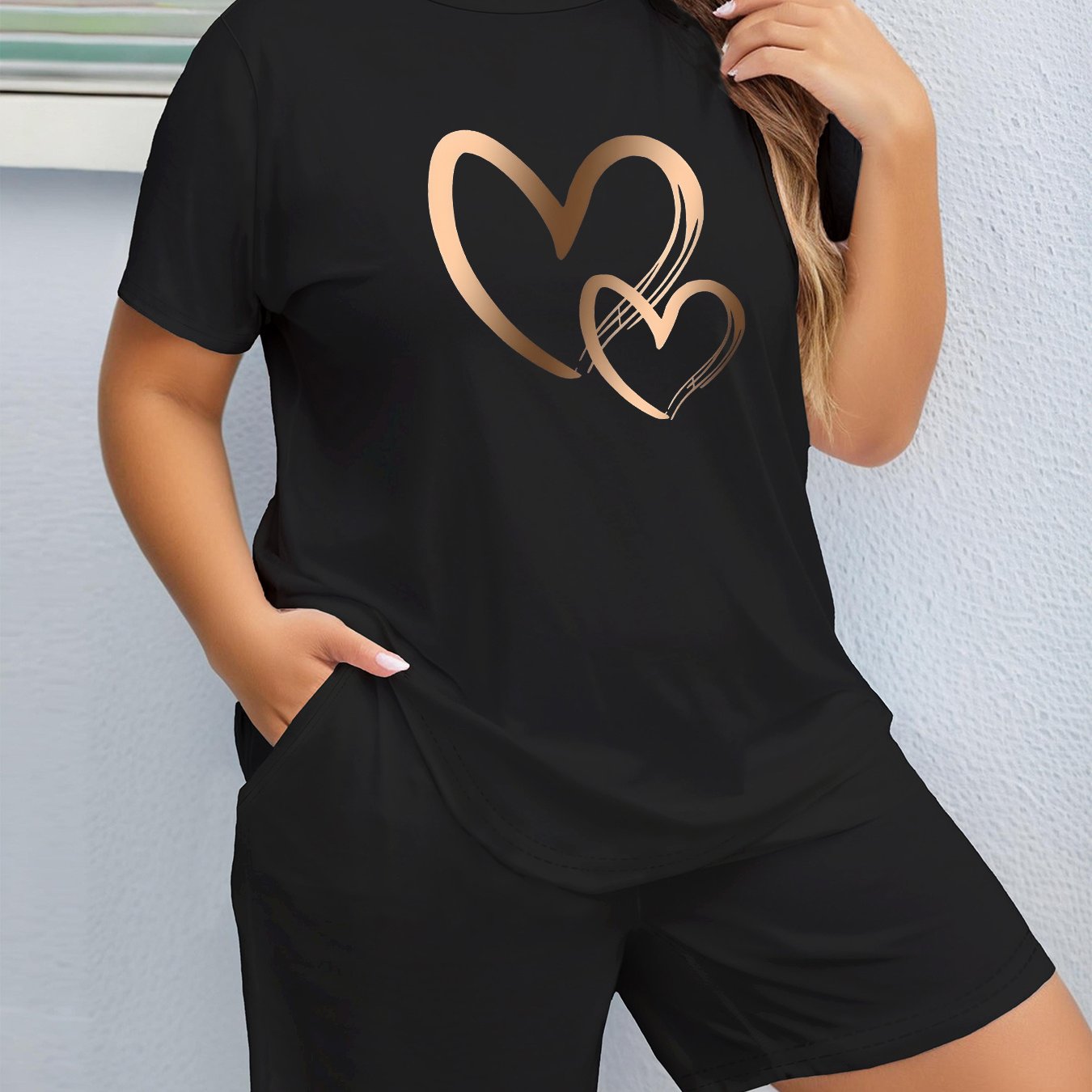 2pcs Women's Plus Size Casual Outfit - Heart Print Short Sleeve T-Shirt & Pocketed Shorts, Stretchy Waistband, Crew Neck, Soft Fabric, Perfect for Spring/Summer