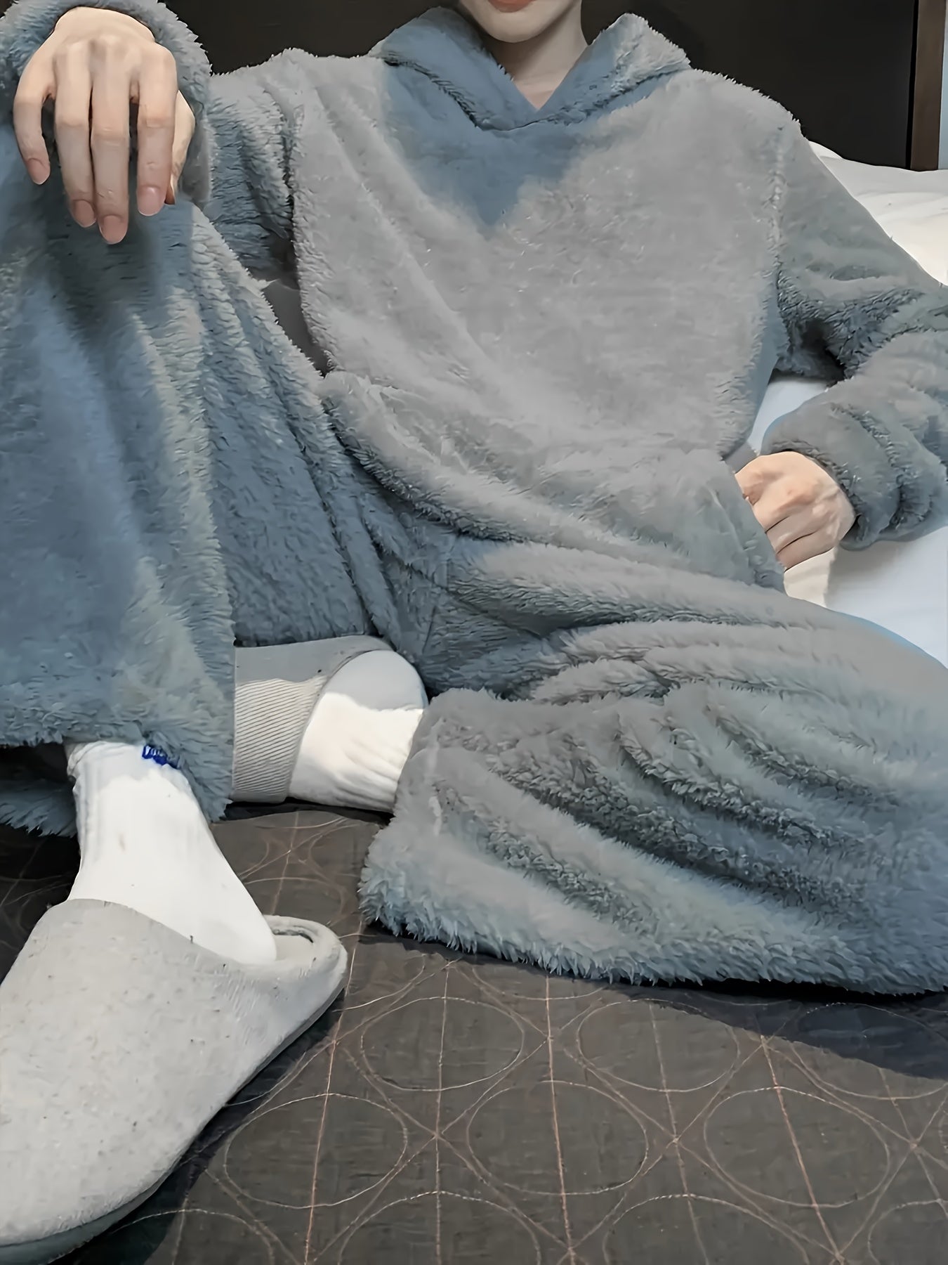 1set Men'S Casual Fleece Pajama Set - Cozy Flannel Loungewear with Hooded Long Sleeve Top and Loose Pants, Solid Color, Polyester, Knitted Fabric, with Pockets, Regular Fit for Autumn/Winter