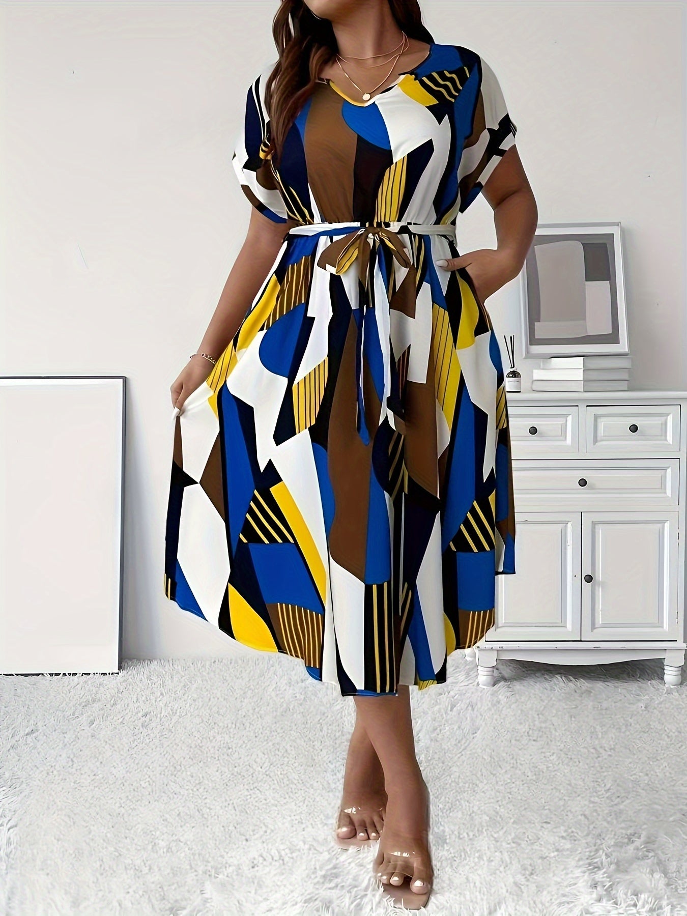 Vestido con estampado tropical y mangas murciélago, talla grande, escote en V, cintura con cinturón, poliéster ligero, lavable a máquina, ideal para vacaciones de verano. Vestidos de verano de talla grande.