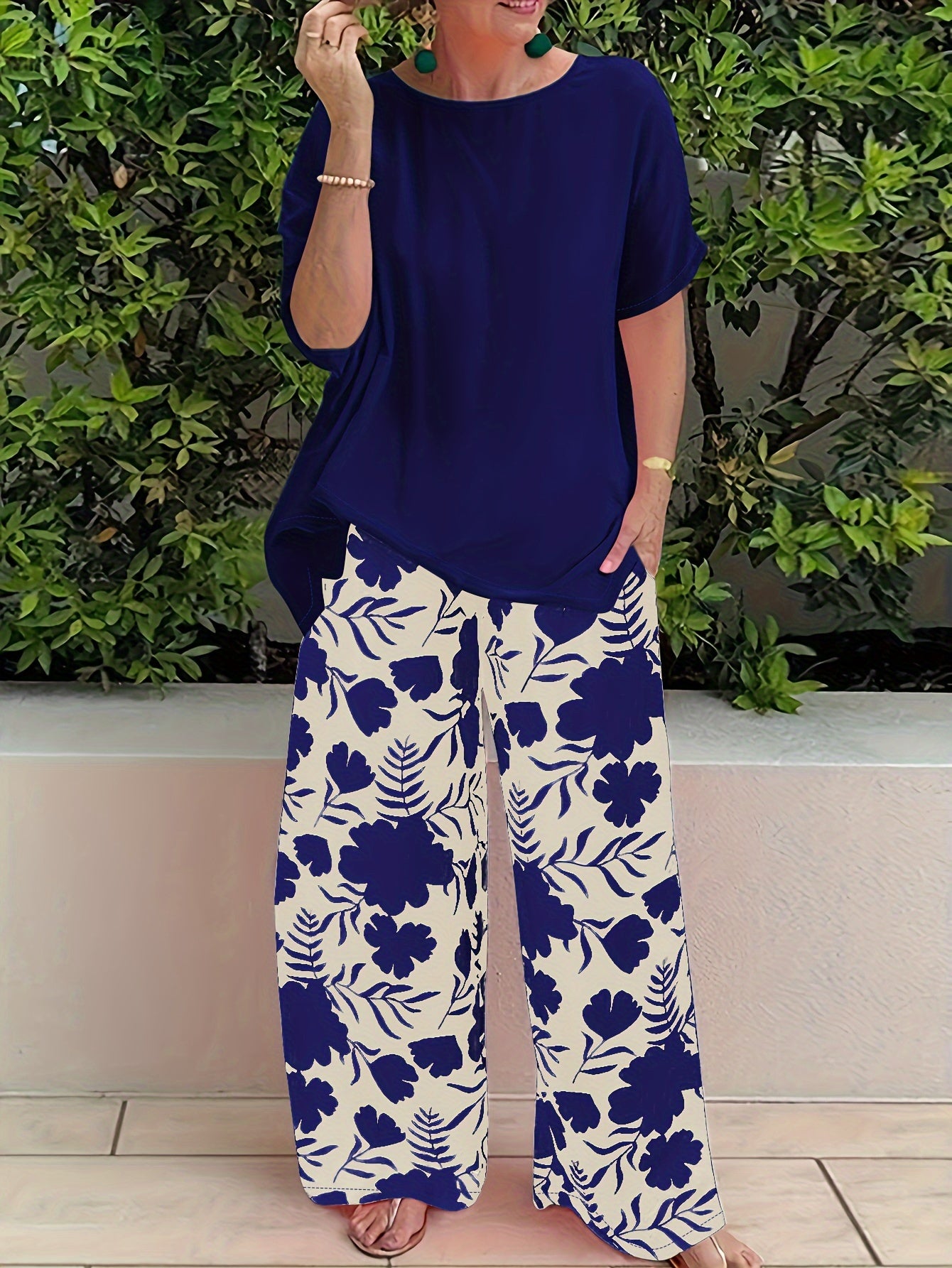 Plus Size Elegant Two-piece Set, Solid Crew Neck Short Sleeve Top & Floral Print Pants Outfits, Women's Plus Size Clothing