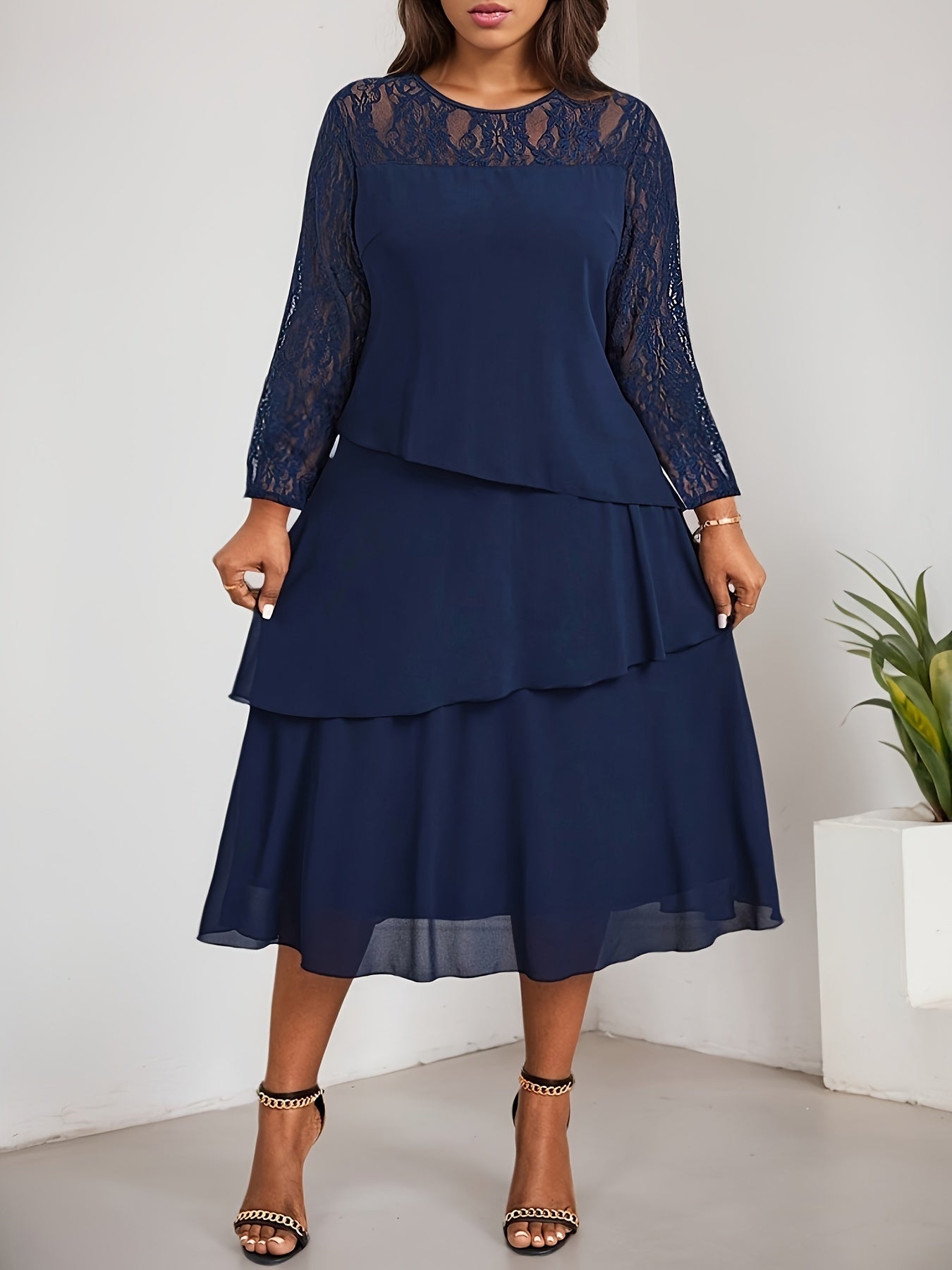 Vestido midi elegante de talla grande, poliéster, cuello redondo, manga larga, corte entallado y acampanado, con detalle de encaje en contraste, para primavera/otoño.