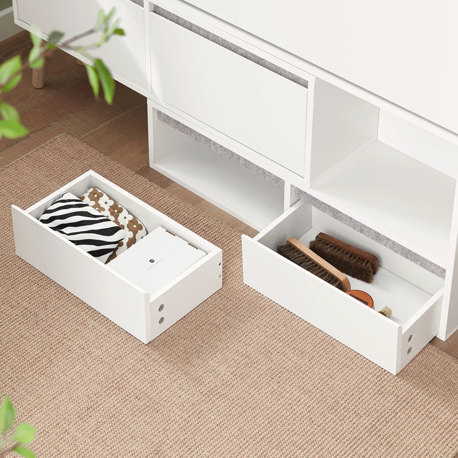 SoBuy FSR134-W Shoe dump truck Shoe shelf with 2 flaps, 2 doors and 2 drawers Hallway cabinet with bench Shoe bench with seat