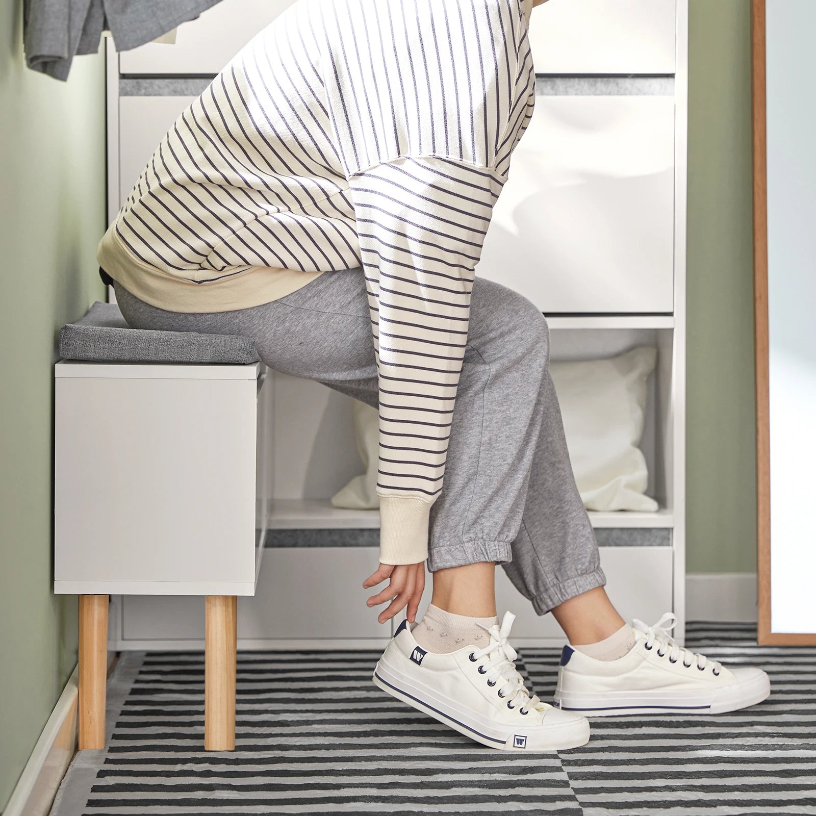 SoBuy FSR134-W Shoe dump truck Shoe shelf with 2 flaps, 2 doors and 2 drawers Hallway cabinet with bench Shoe bench with seat