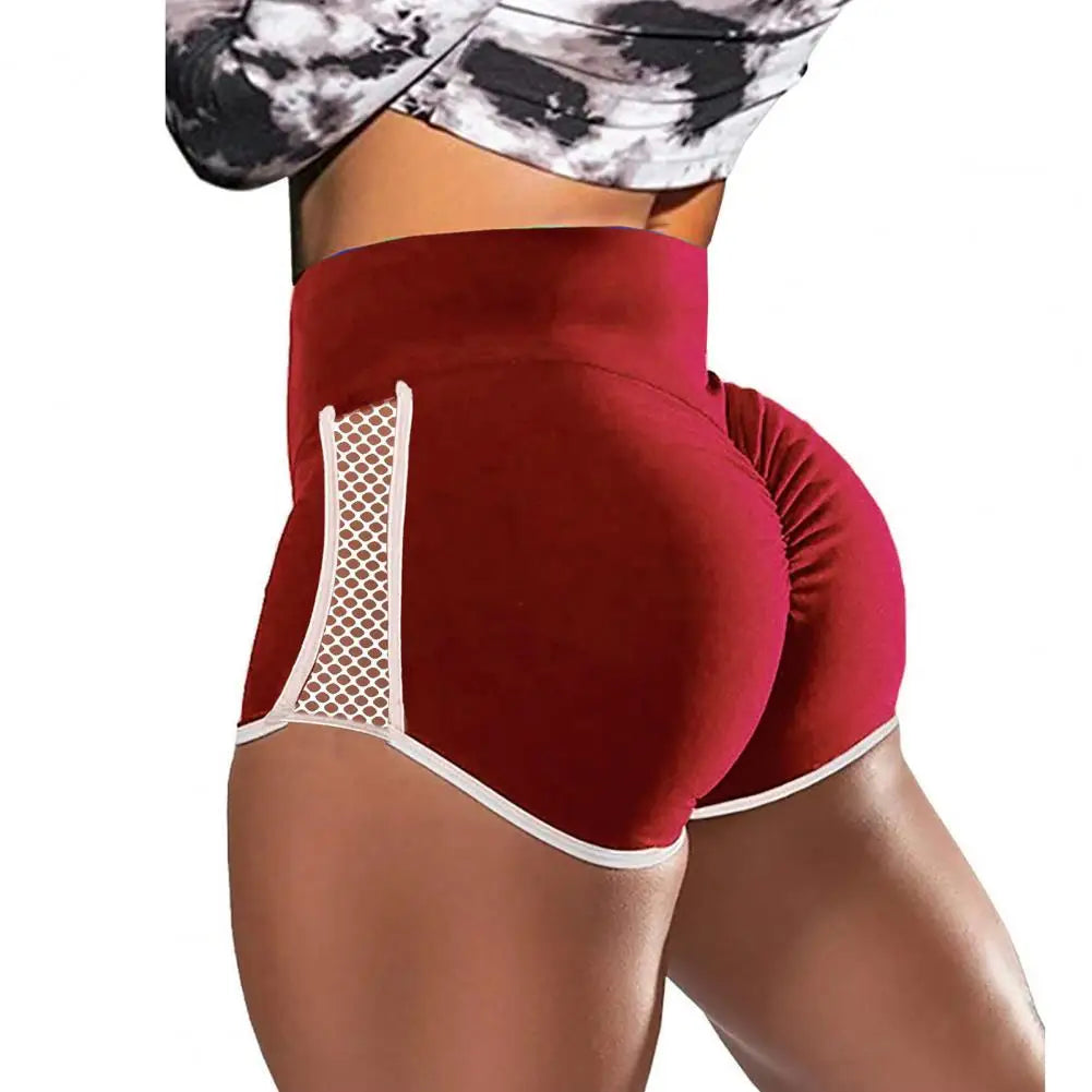 Abdômen feminino de cintura alta apertando shorts esportivos, secagem rápida, elevação do quadril, elegante, corrida