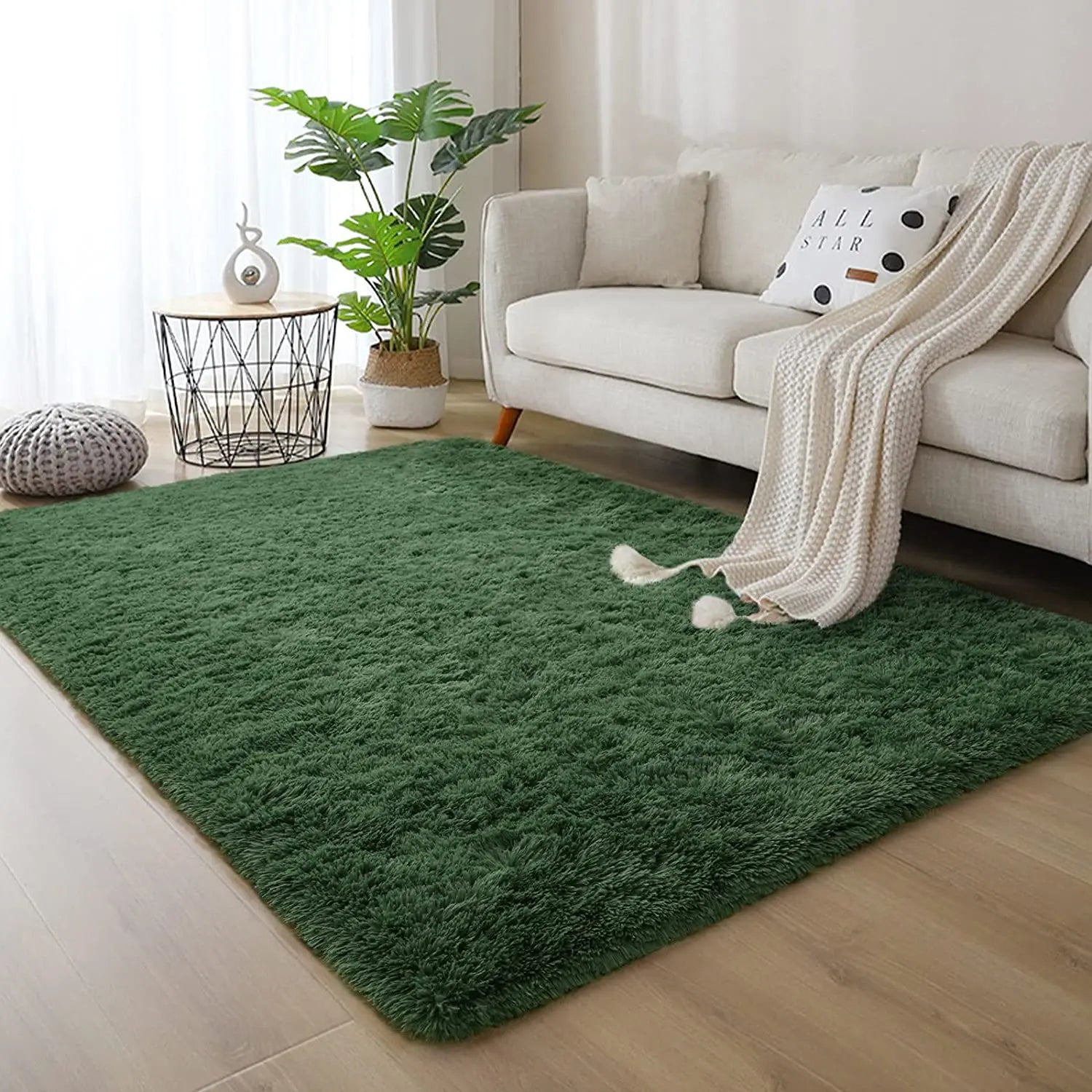 High Quality and Super Soft Plush Carpet Bedroom Bedside Rug Living Room Children's Room Non Slip Home Decoration 
