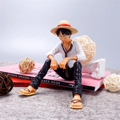 Anime Luffy Posição Sentada Action Figure, Modelo PVC, Coleção Estátua, Boneca Estatueta, Brinquedo para Presente de Aniversário, 12cm, 1 Pc