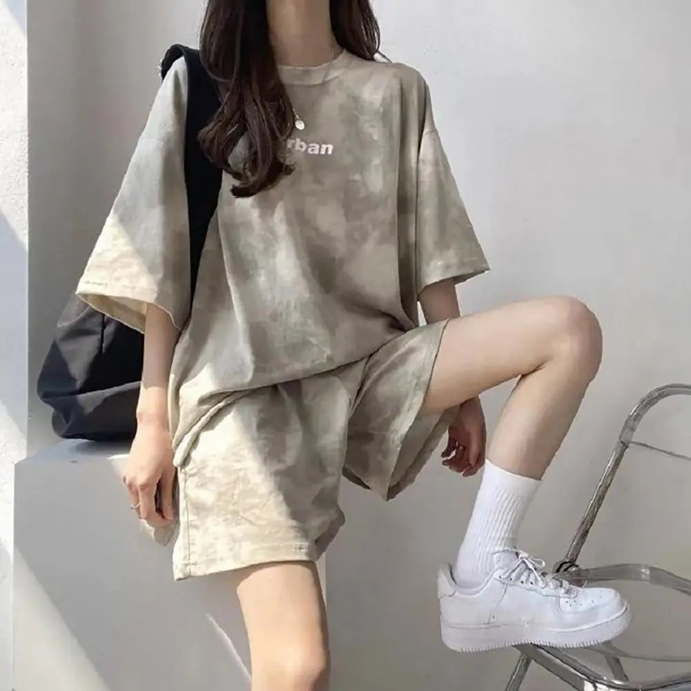 Camiseta e shorts de tintura de gravata de 2 peças para mulheres, manga curta solta, perna larga, roupa esportiva para estudantes, terno da moda coreana