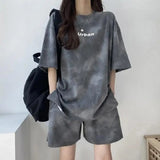 Camiseta e shorts de tintura de gravata de 2 peças para mulheres, manga curta solta, perna larga, roupa esportiva para estudantes, terno da moda coreana