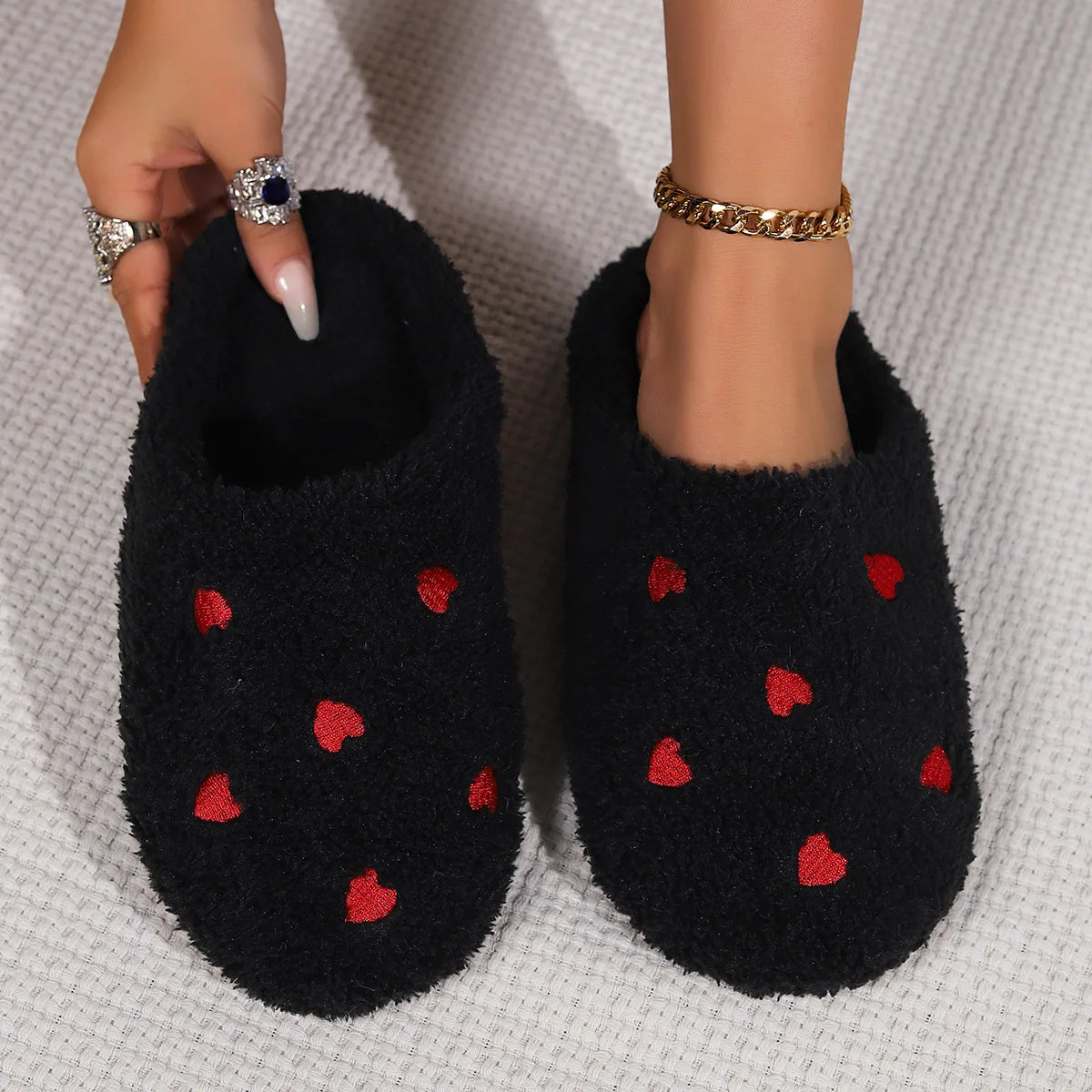 Love Heart Shaped Slippers for Women Soft Mute Shoes Indoor Comfortable Silent Carpet Lightweight Living Room Winter Cute 