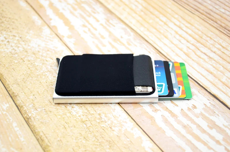 YUECIMIE Cartera delgada de aluminio con bolsillo trasero elástico, tarjetero para identificación, mini billetera RFID, estuche automático emergente para tarjetas bancarias.