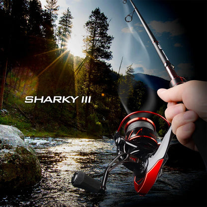 Carrete giratorio innovador KastKing Sharky III resistente al agua con potencia de arrastre máxima de 18 kg para pesca de lubina y lucio.