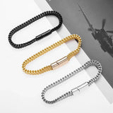 Pulsera clásica y versátil de cadena de plata para hombre con hebilla magnética de acero inoxidable y metal. 