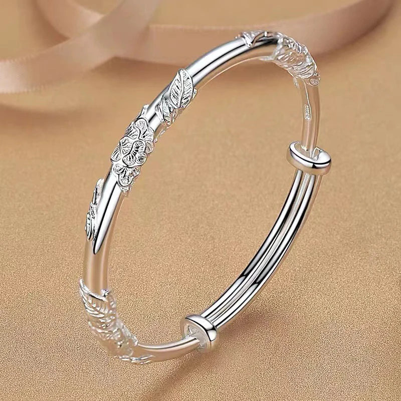 Pulsera de plata con flores para mujer, ajustable, delicada y abierta, color liso. 