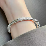 Pulsera de plata con flores para mujer, ajustable, delicada y abierta, color liso. 