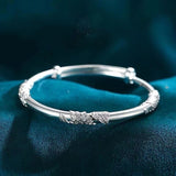 Pulsera de plata con flores para mujer, ajustable, delicada y abierta, color liso. 