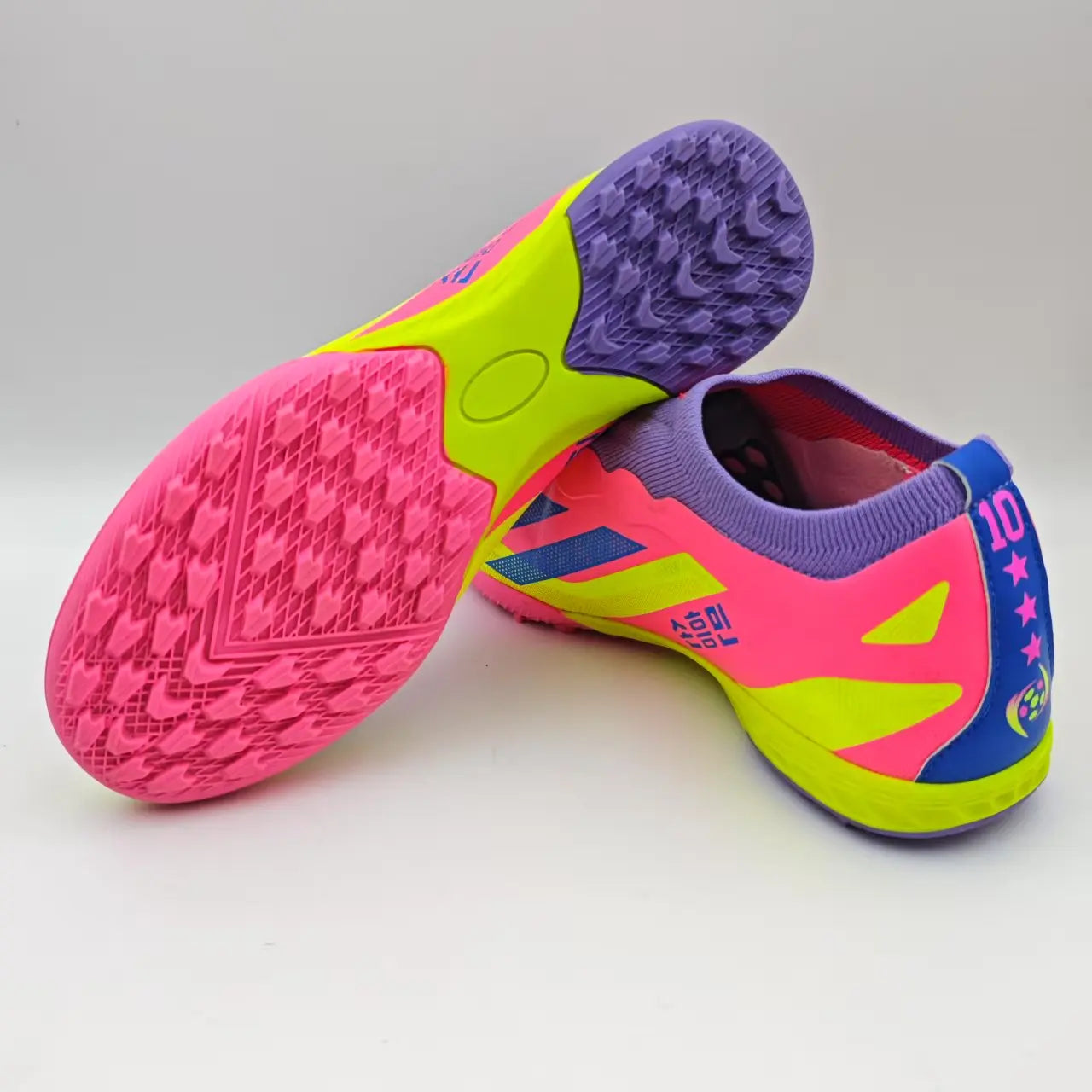 Ultralight Men Soccer Shoes Cleats Non Slip Football Field Boots Grass Sport Society Training Unisex Professional Women Sneaker