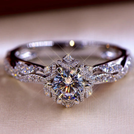 Anillo de moda súper brillante para mujer, exquisito anillo de boda con incrustaciones de piedras de flores redondas de color plata para mujer, joyería de compromiso.