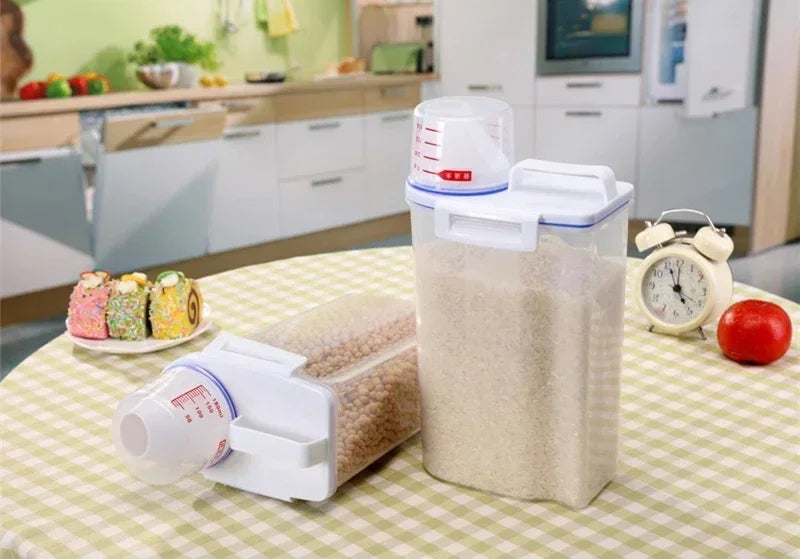 1Pc Sealed Cereal Insect-Proof Rice Bucket with Measuring Cup Transparent Rotary Food Moistureproof Tank Kitchen Storage Box 2KG
