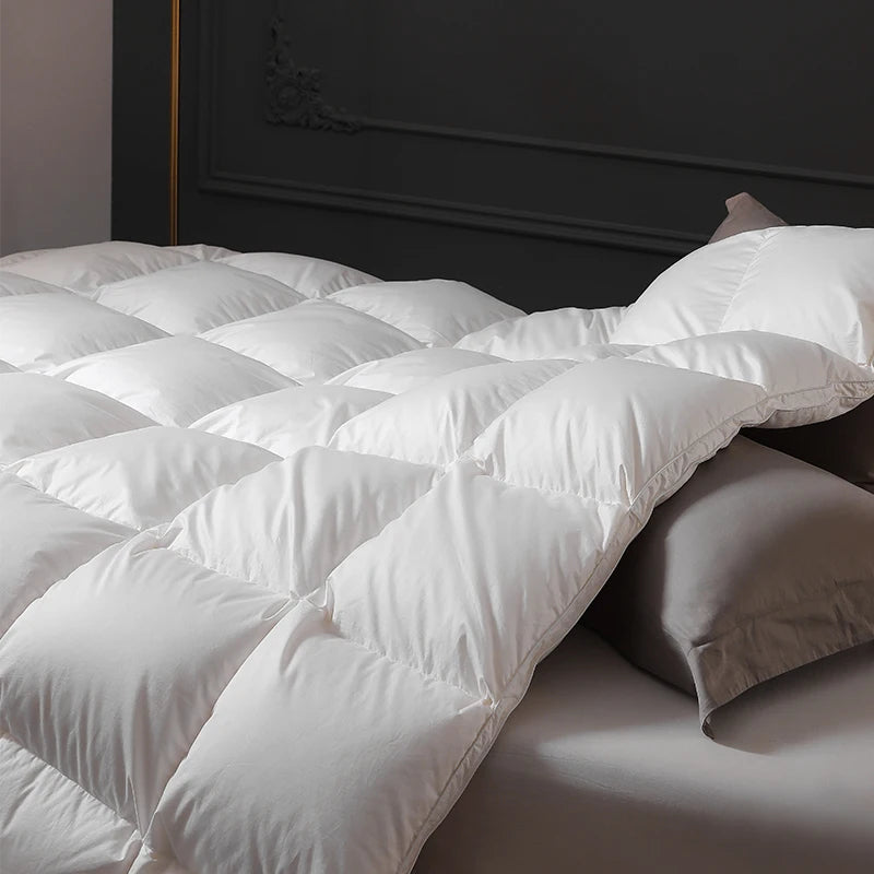 Luxurious Real Goose Down quilts duvets with a bulkiness of 800+ and a cleanliness of 1000+ Soft Comforter Warmth High Grade