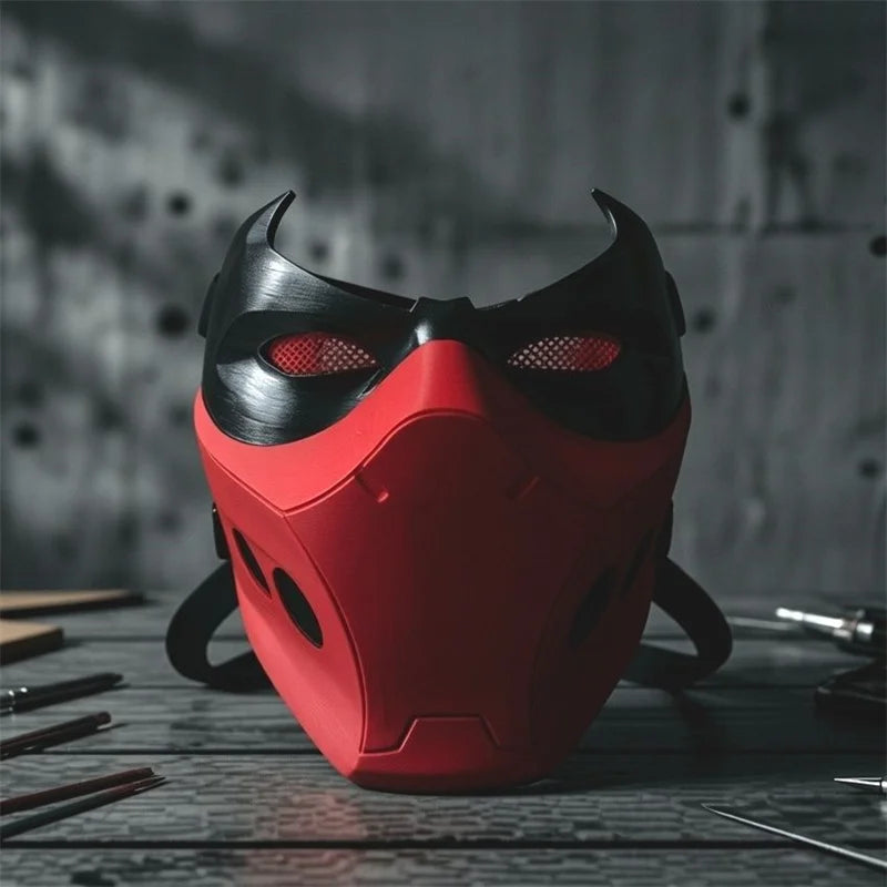 Máscara de cosplay do Capuz Vermelho (Jason Todd) do anime, super-herói, meia máscara facial, capacete, acessório de Halloween unissex para adultos, adereço para festa à fantasia.