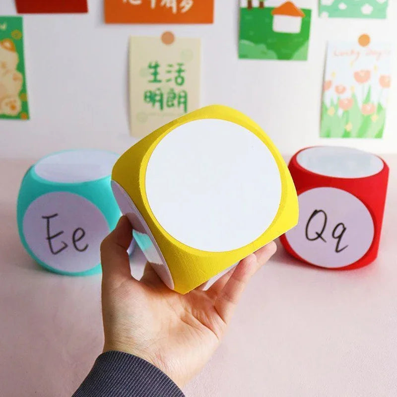 A VA dice EVA erasable dice randomly presented two whiteboard pens random color, suitable for parents to children's teaching, bu