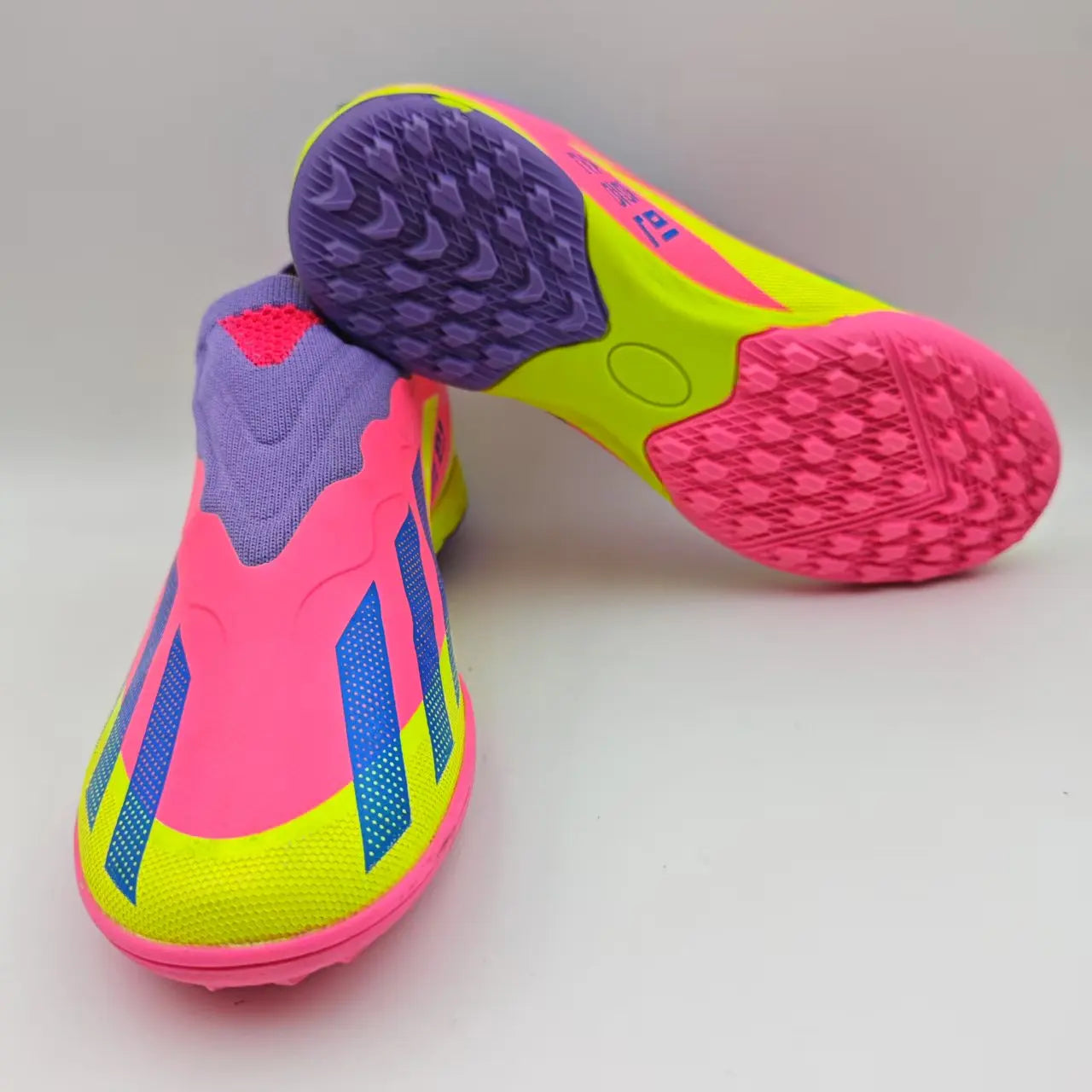 Ultralight Men Soccer Shoes Cleats Non Slip Football Field Boots Grass Sport Society Training Unisex Professional Women Sneaker